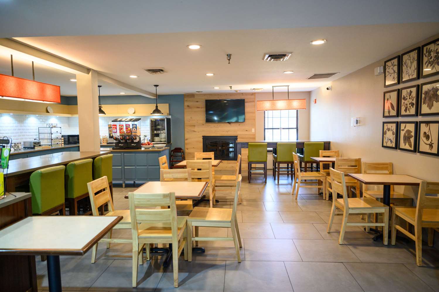 Country Inn & Suites by Radisson Greenfield IN 31/37