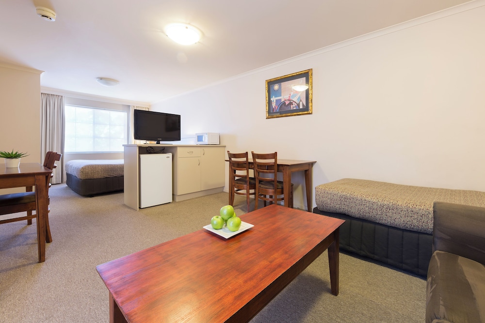Best Western Plus Canberra Central Apartments 24/37