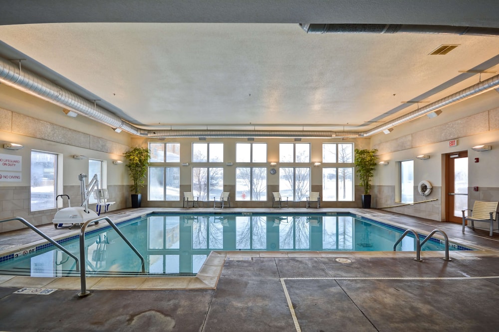 Hyatt Place Chicago/Naperville/Warrenville 36/68