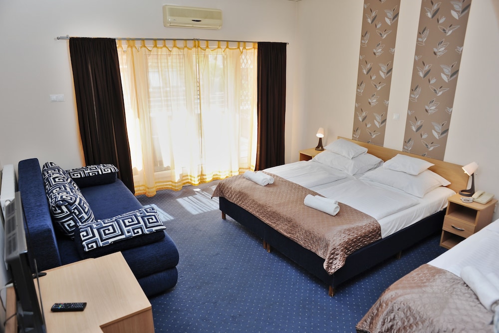 Hotel Papillon 44/50