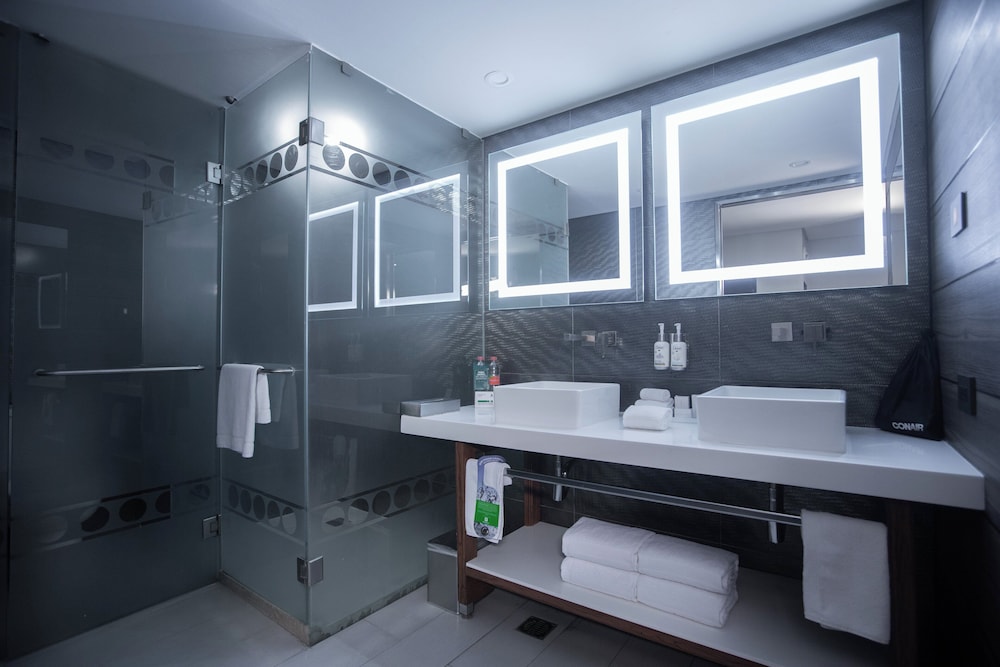 غرفة بريميوم بسريرين كوين، Holiday Inn Mexico Zona Centro by IHG 9/9