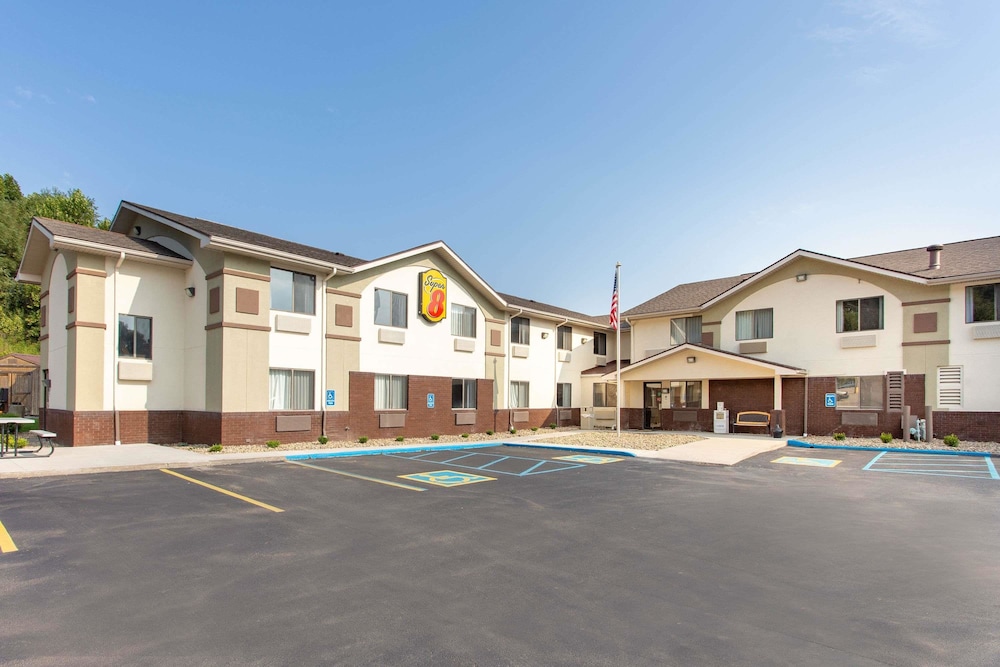 Super 8 by Wyndham Weston WV 13/20