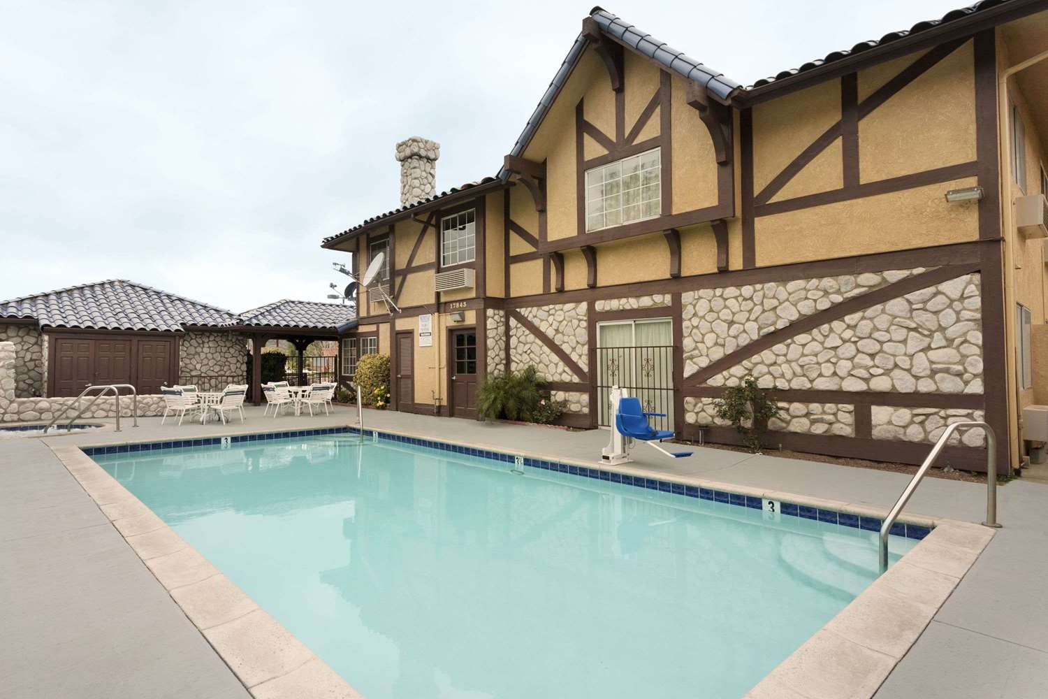 Triplodge Hotel Santa Clarita/Valencia 3/7