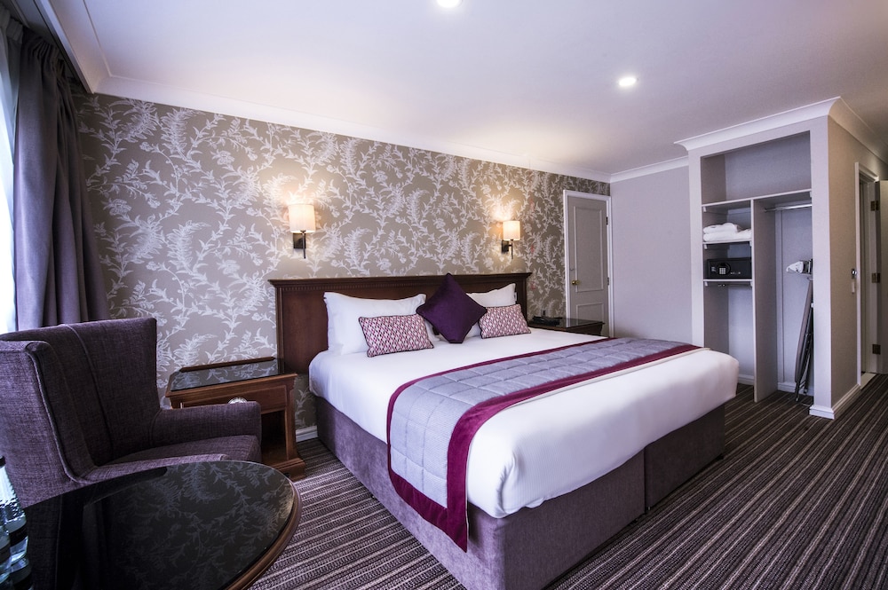 Room at DoubleTree by Hilton Cheltenham - Cotswolds, CHELTENHAM
