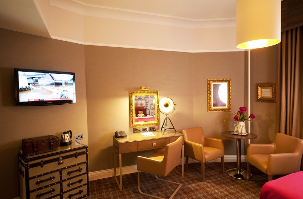 The Queen at Chester Hotel - Handwritten Collection 34/52