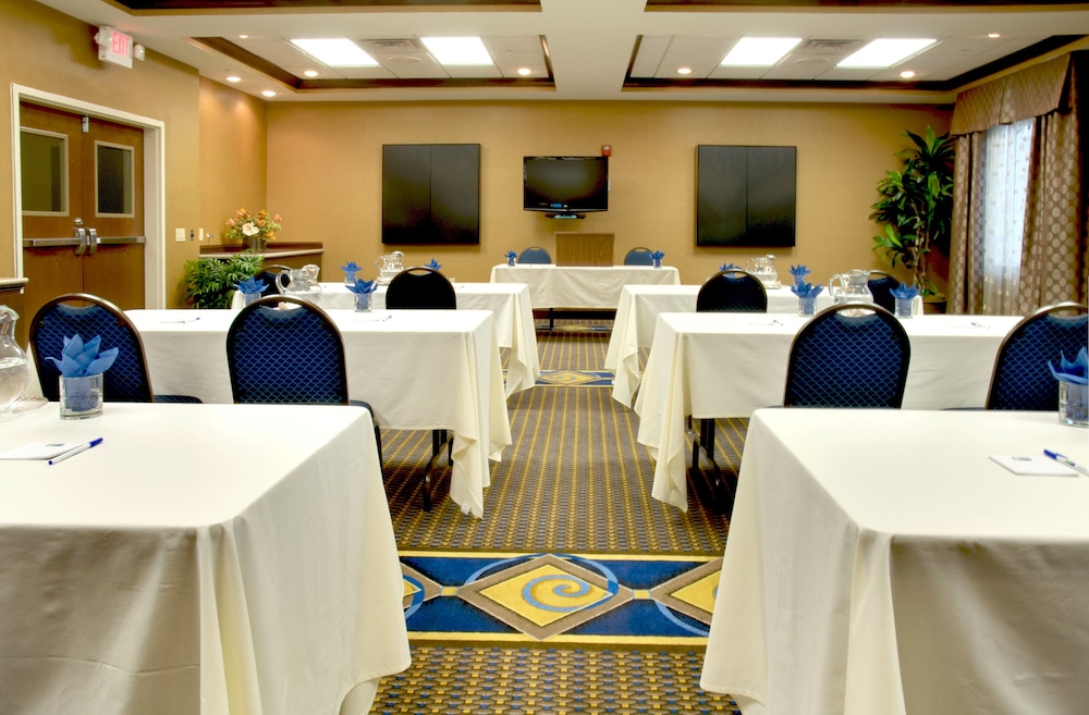 Holiday Inn Express Hotel And Suites Houston Energy Corridor W Oaks 26/29