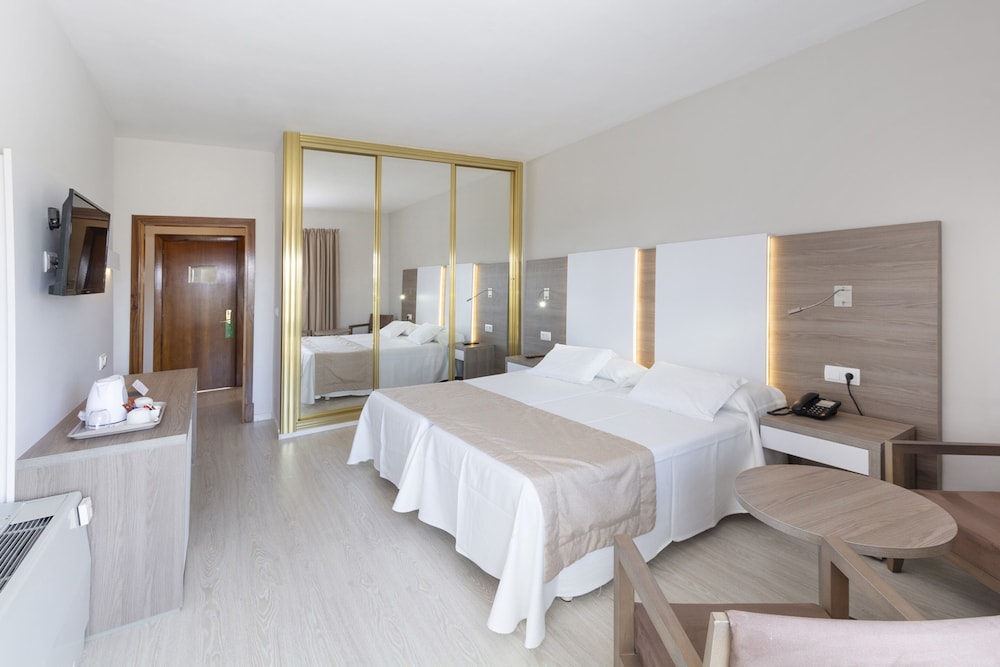 Mar Hotels Paguera and Spa 34/70