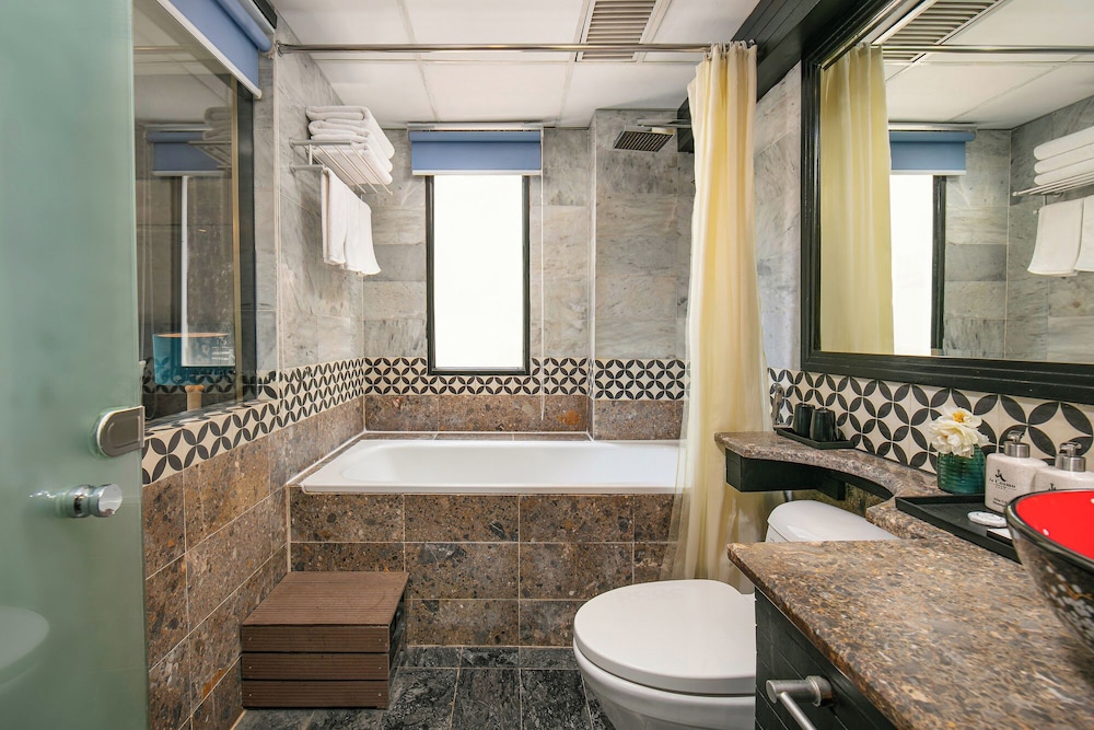 JaCosmo Hotel and Spa 49/50