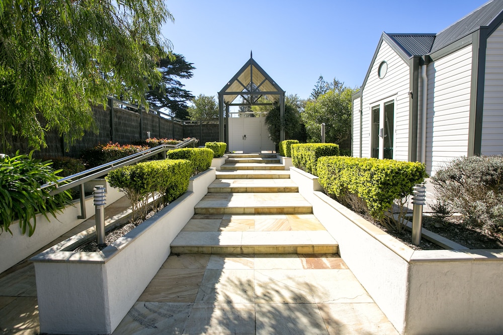 PORTSEA VILLAGE RESORT 64/69