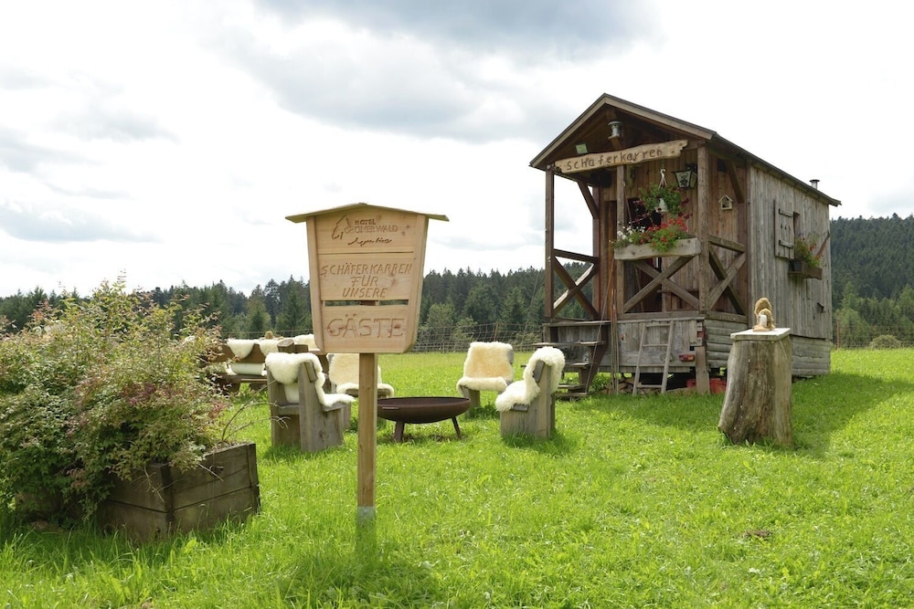 MD-HOTEL GRUENER WALD 43/48