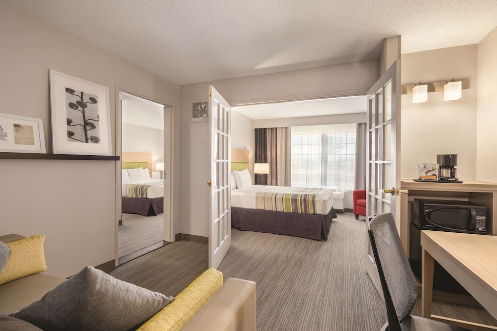 Country Inn and Suites by Radisson Big Flats (Elmira) NY 25/38