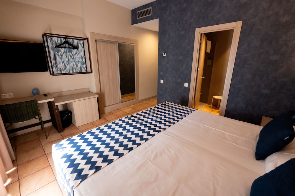 Room, Single, 3 Beds, Pool View, Terrace، Intelier Bonaire 3/9