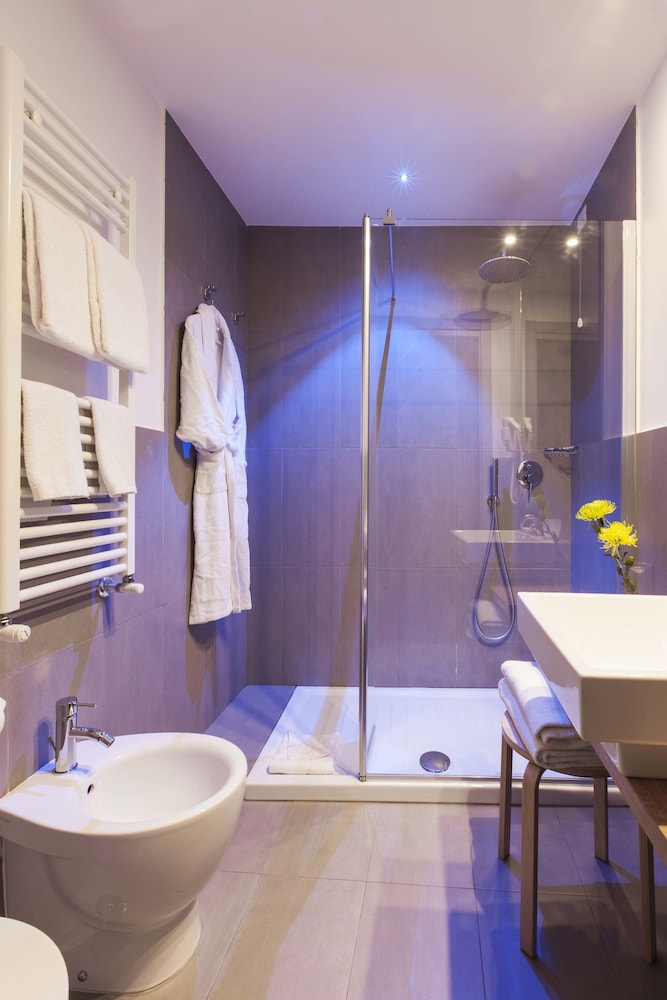 Giuturna Boutique Hotel 72/73