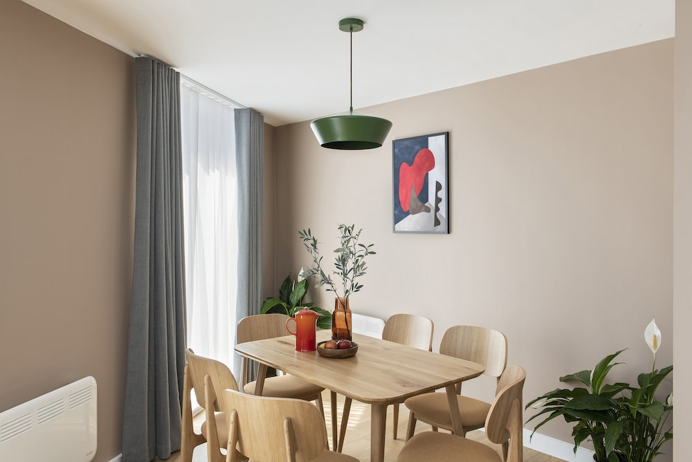Cove Paradise Street 49/63