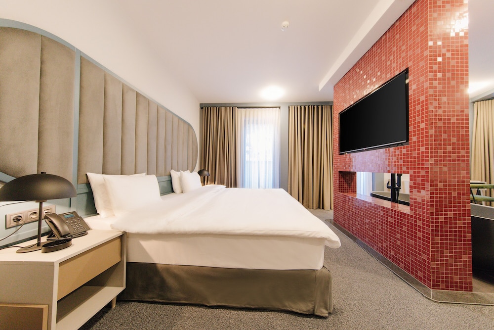 EXECUTIVE, KING BED