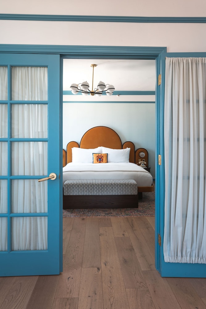 ROOM, KING BED, HIGH FLOOR