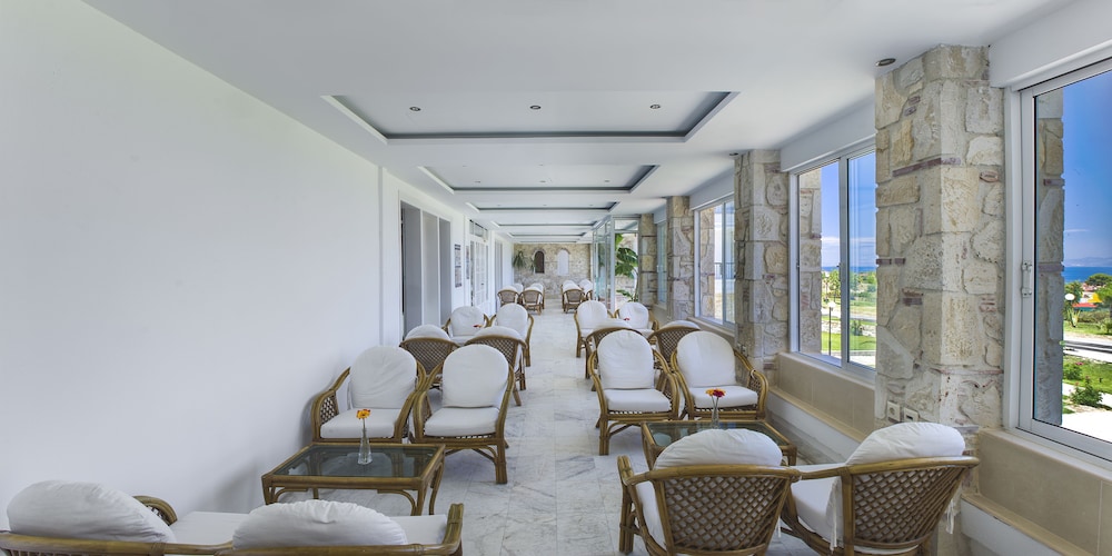 Hilltop Hotel 17/30