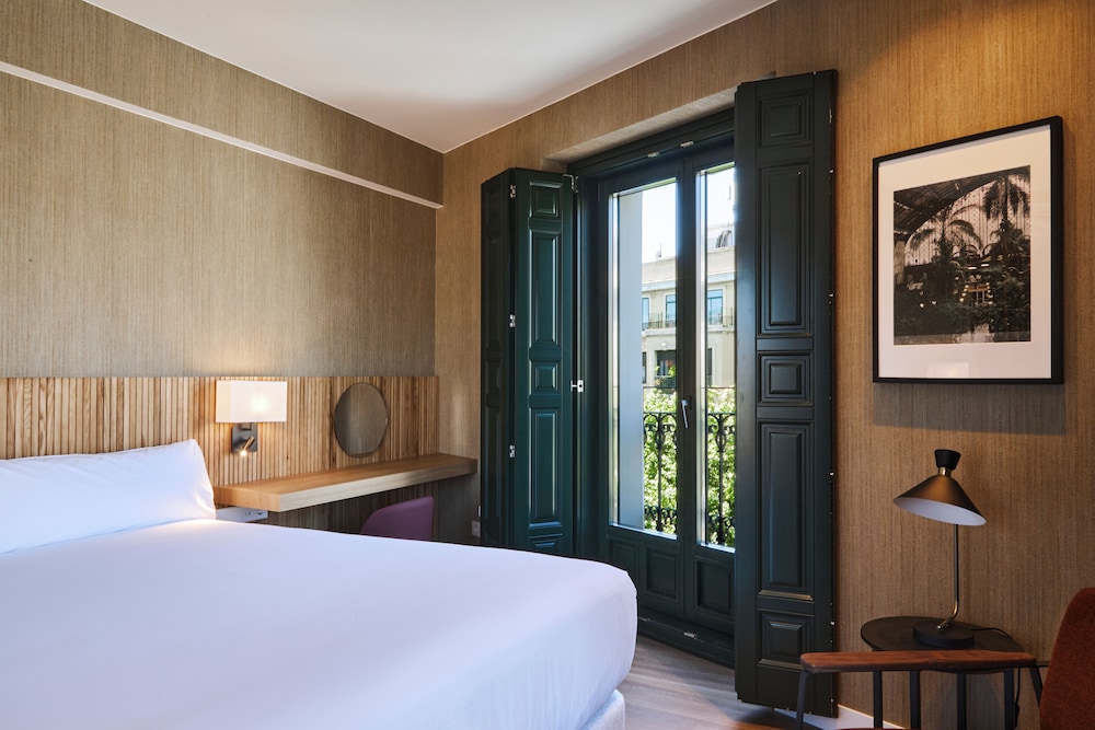 SUPERIOR, DOUBLE BED, CITY VIEW