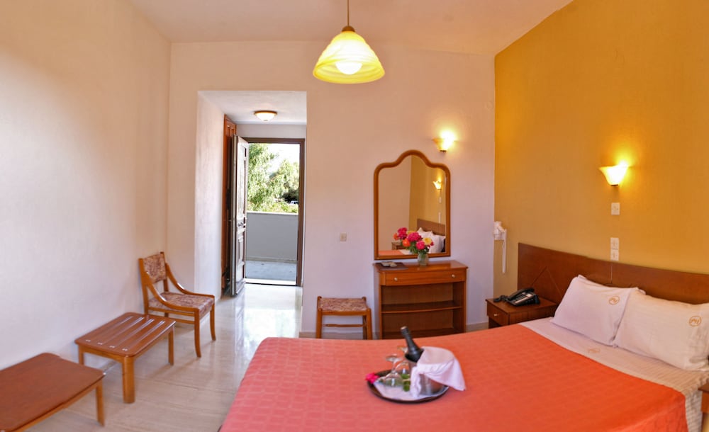 Pasiphae Hotel 24/72