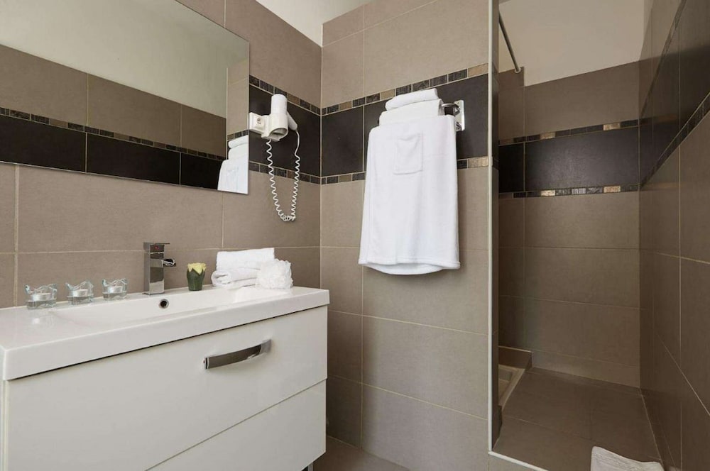 Hotel Le Twelve 11/50