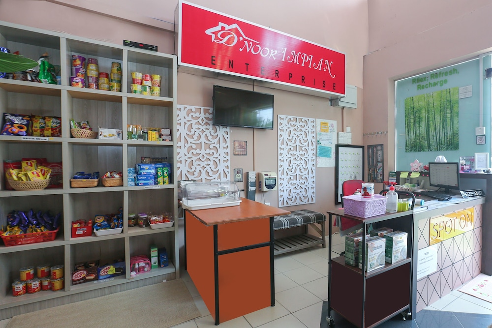 SPOT ON 89796 D'noor Budget Inn 23/27