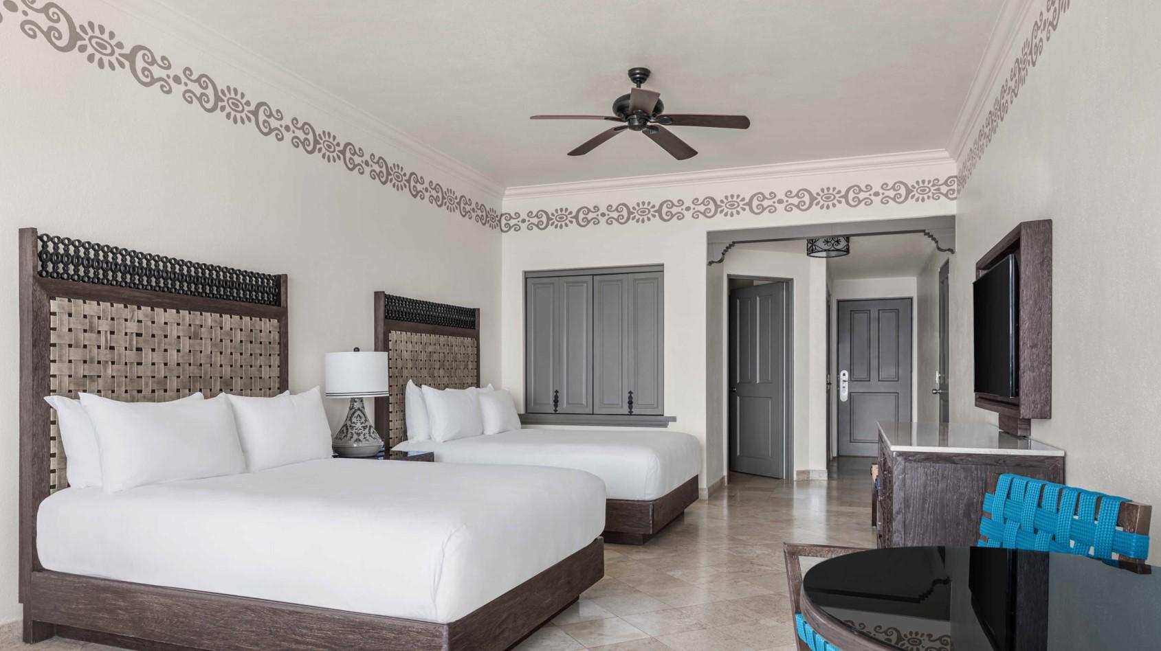 Room, 2 Queen Beds, Garden View, Balcony