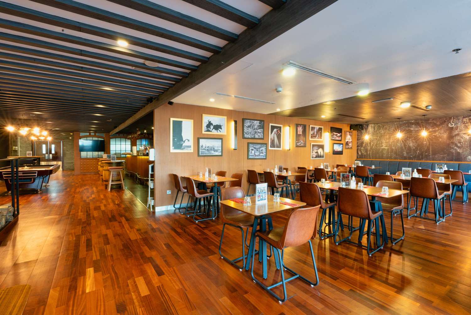 restaurant cafeteria