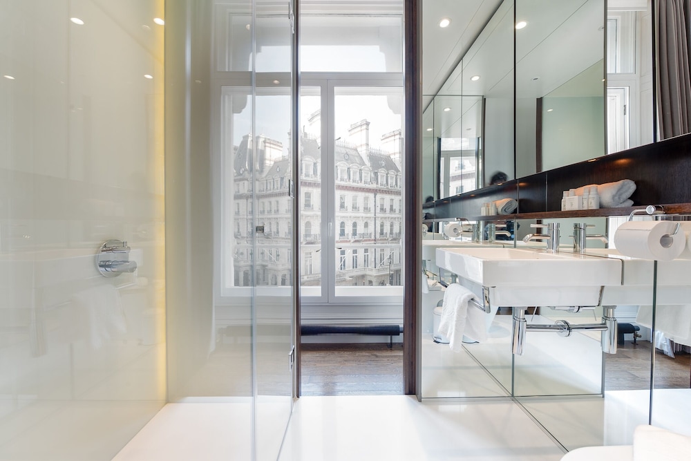 Grosvenor Gardens by CAPITAL 45/50