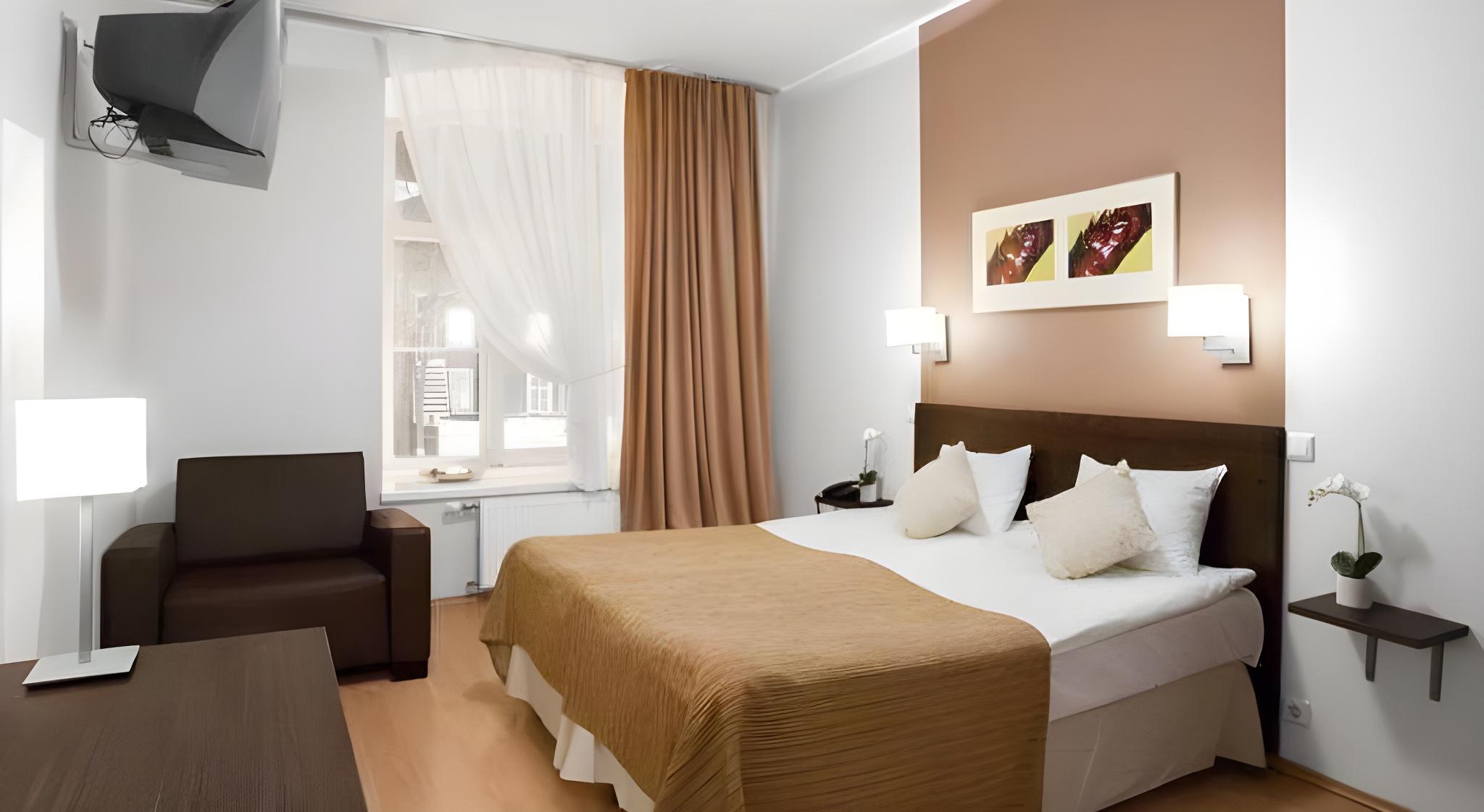 Room, Double and Twin Beds