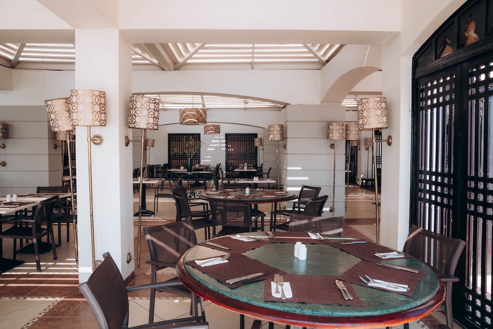 Reef Oasis Beach Resort 64/82