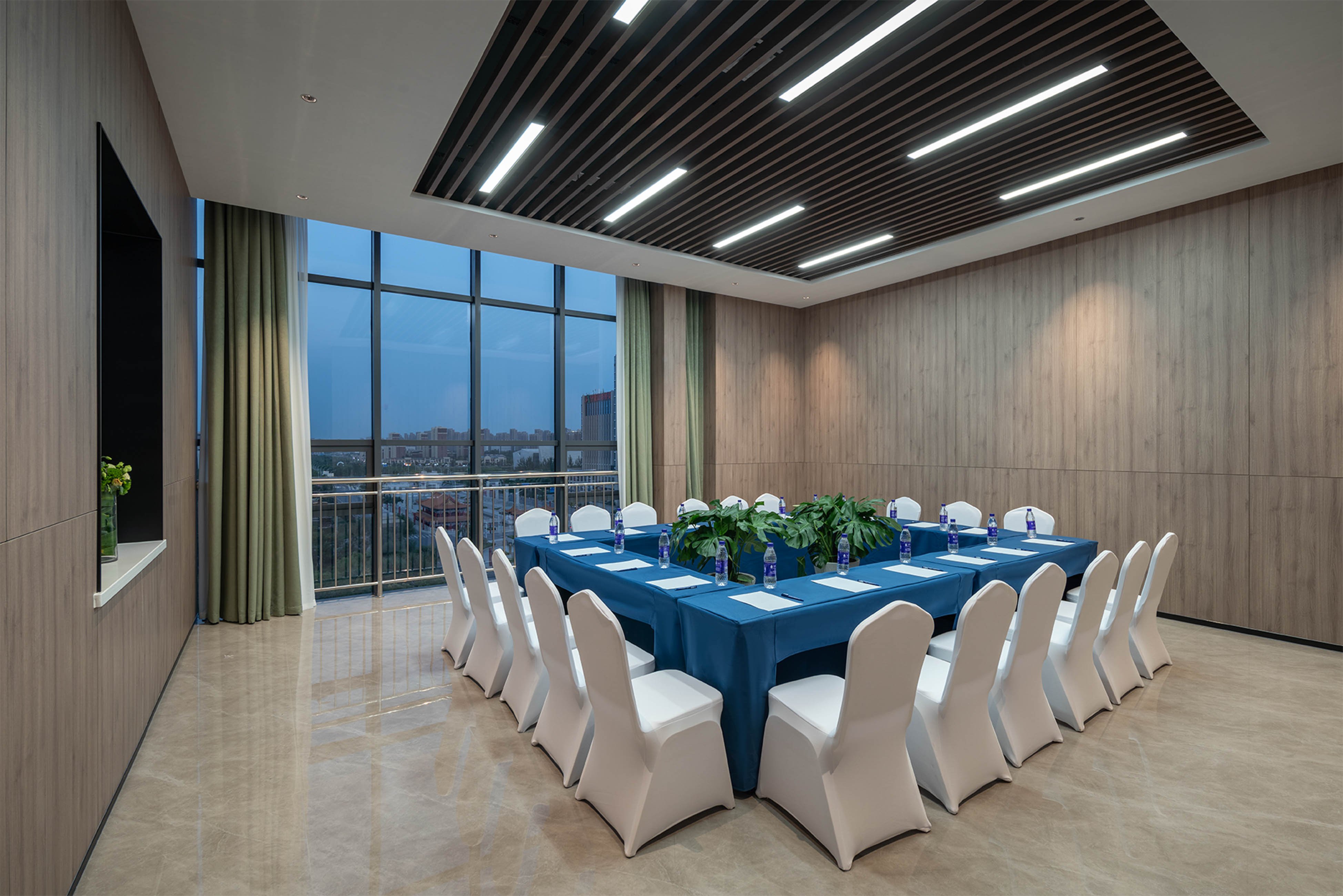 Holiday Inn Express YINCHUAN YUEHAI 20/36