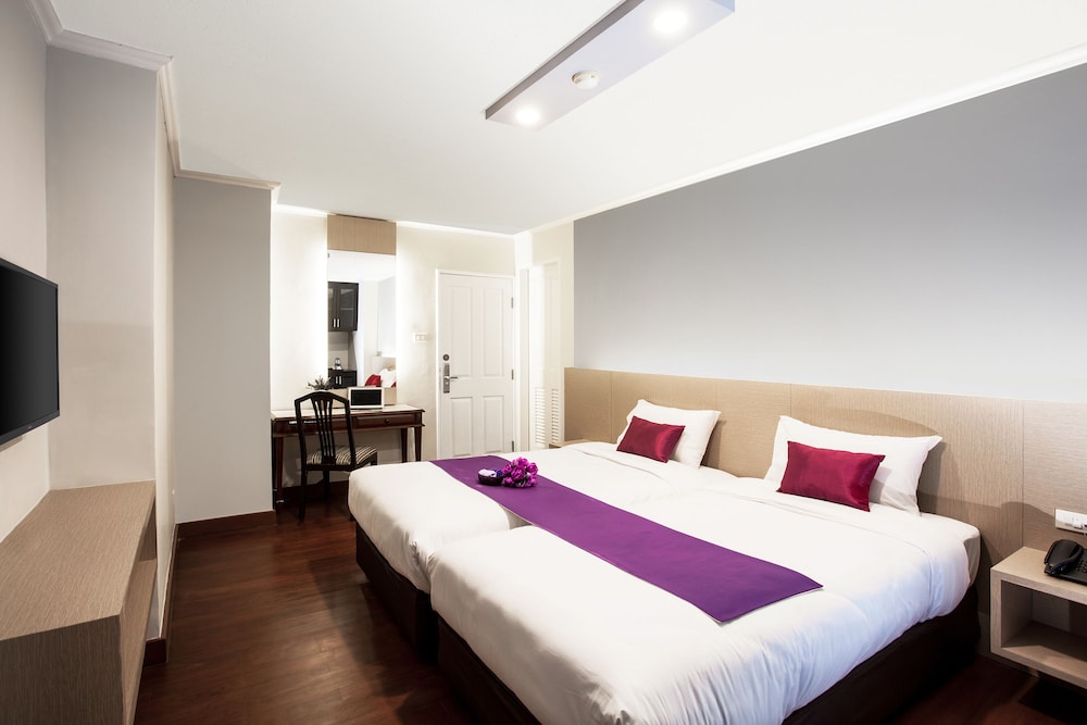 Collection O The Step Sathorn 23/63
