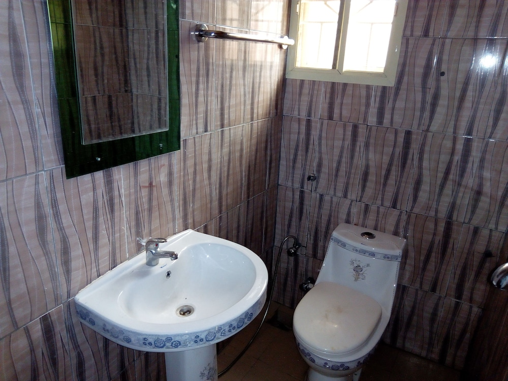 Ekulu Green Guest House 11/12