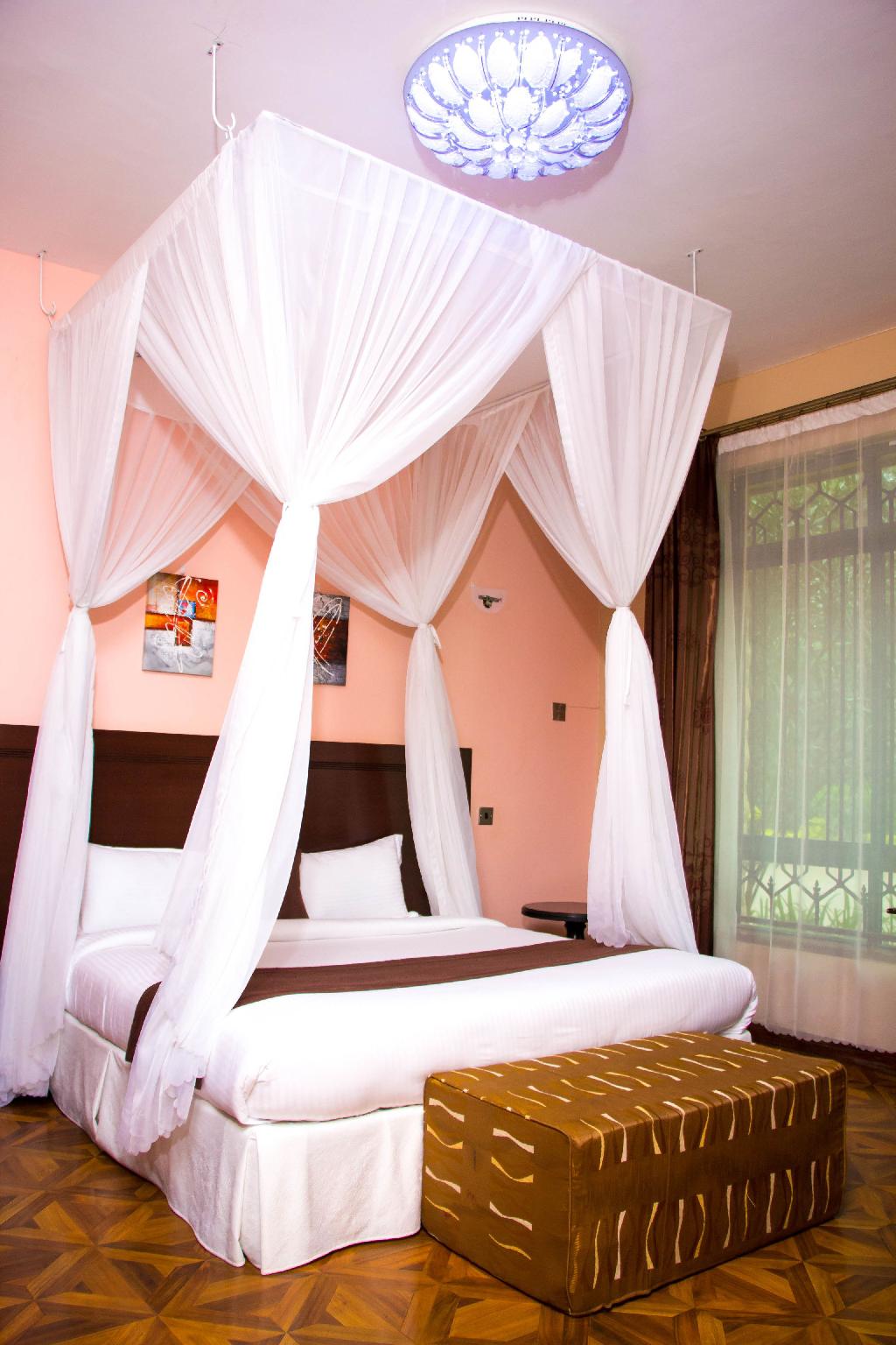 DELUXE, DOUBLE BED