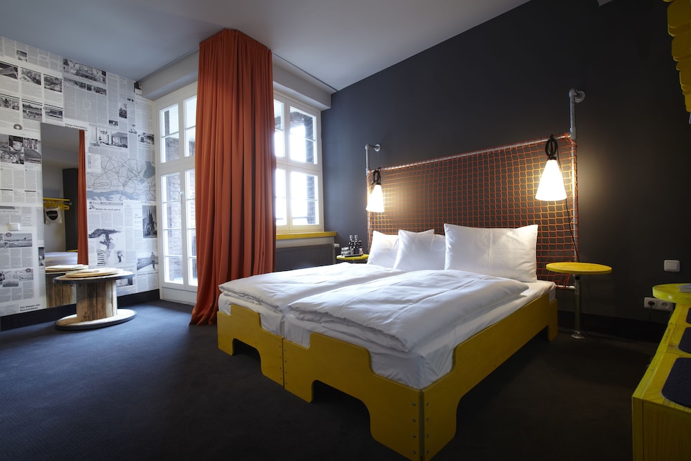 ROOM, TRIPLE