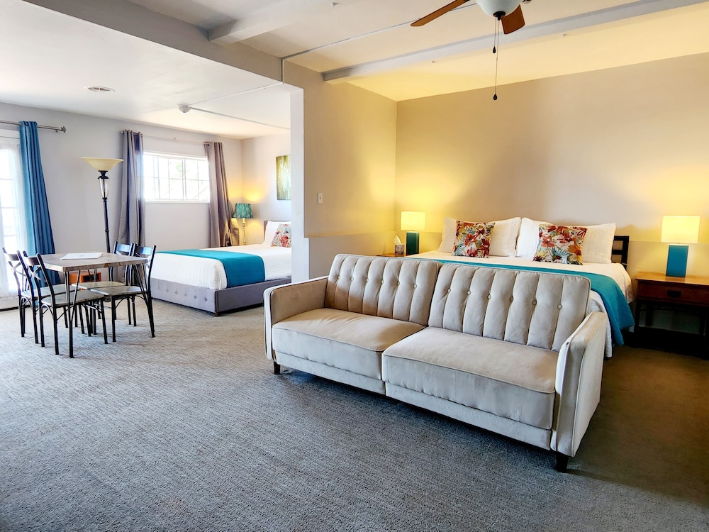 The Sky View Inn 48/67
