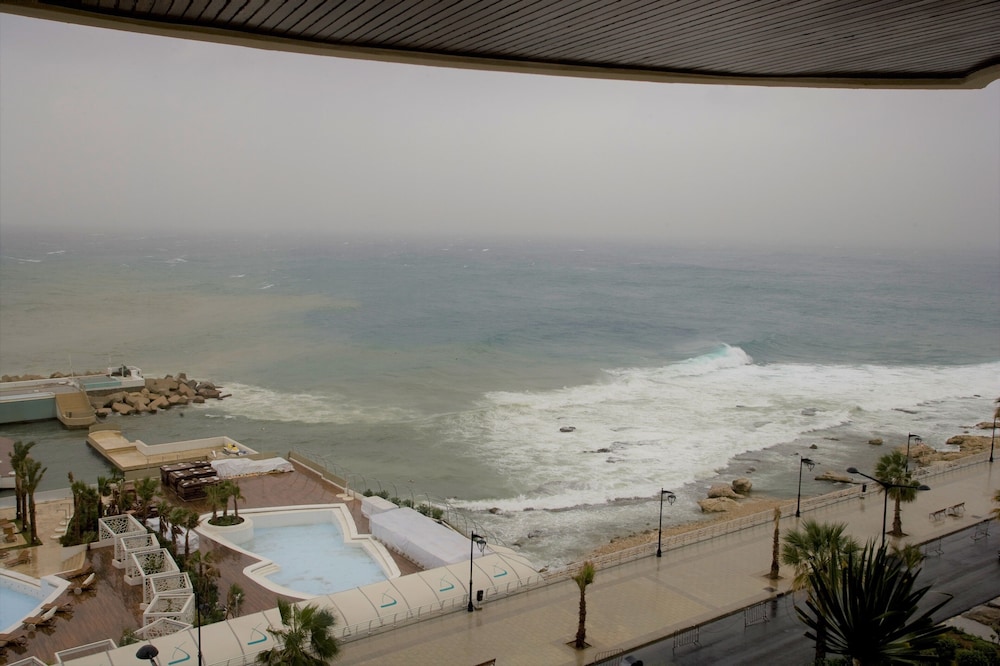 Lahoya Suites 41/50