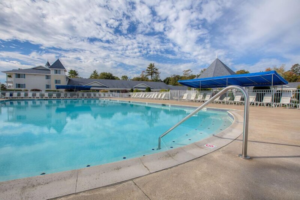 Ogunquit Hotel 24/50
