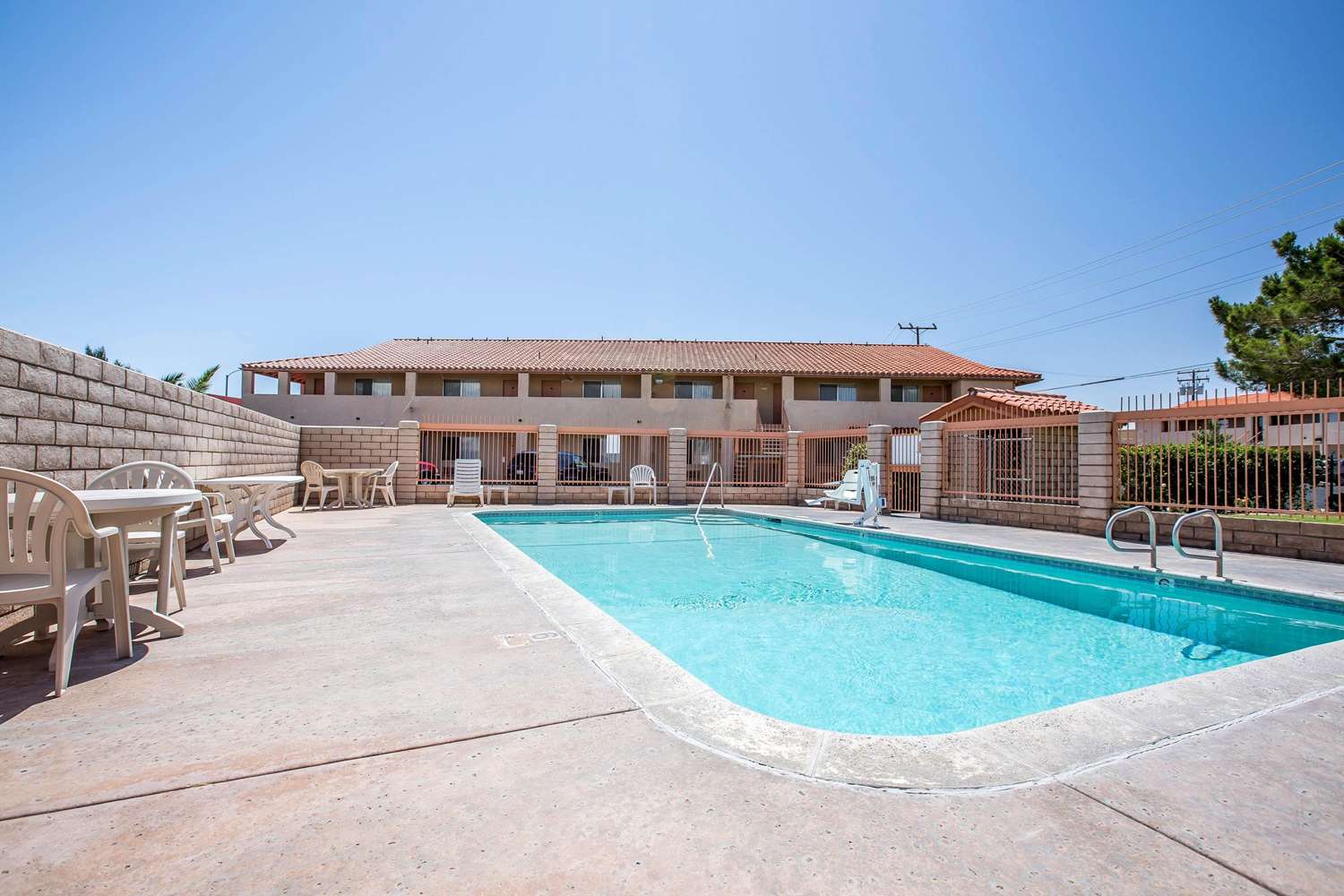 Days Inn by Wyndham Ridgecrest near China Lake Naval Station 13/14