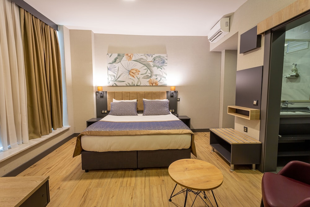 Levor Hotel 12/50