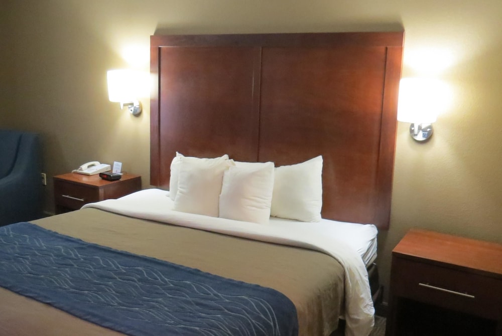 Baymont by Wyndham Rocky Mount 8/35
