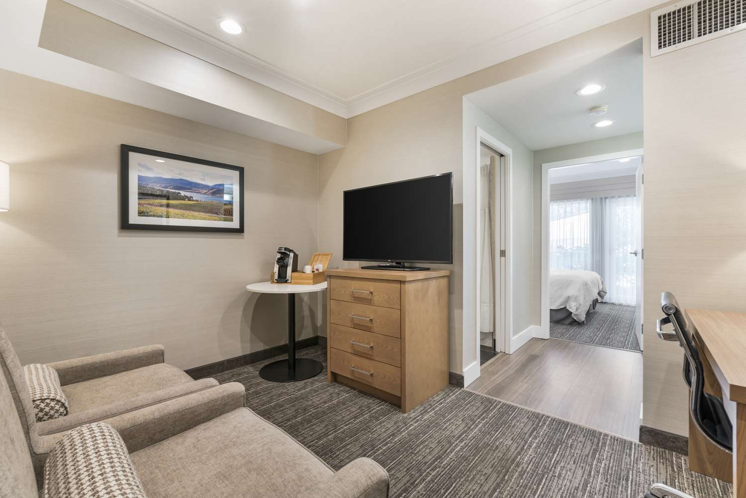 Best Western Plus Kelowna Hotel and Suites 13/15