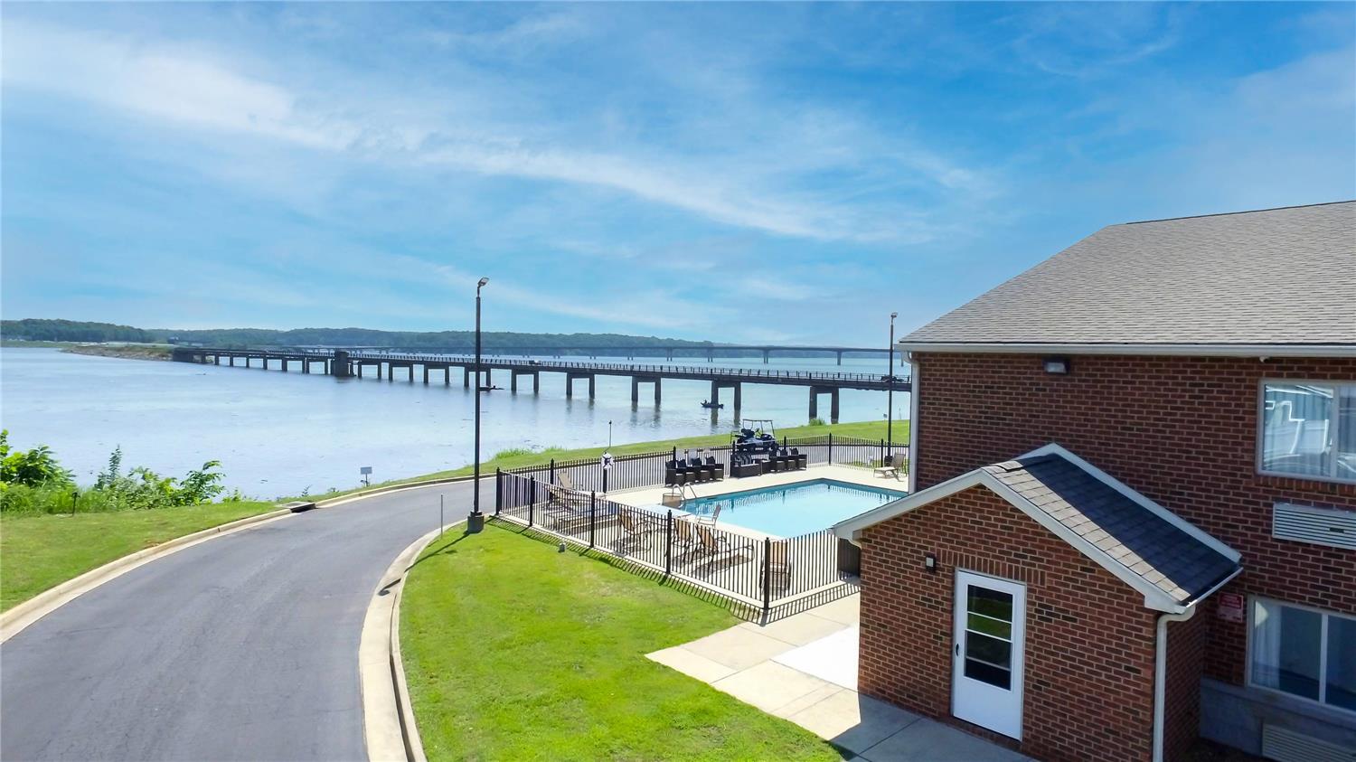 Clarion Pointe on the lake Clarksville-South Hill West 21/25