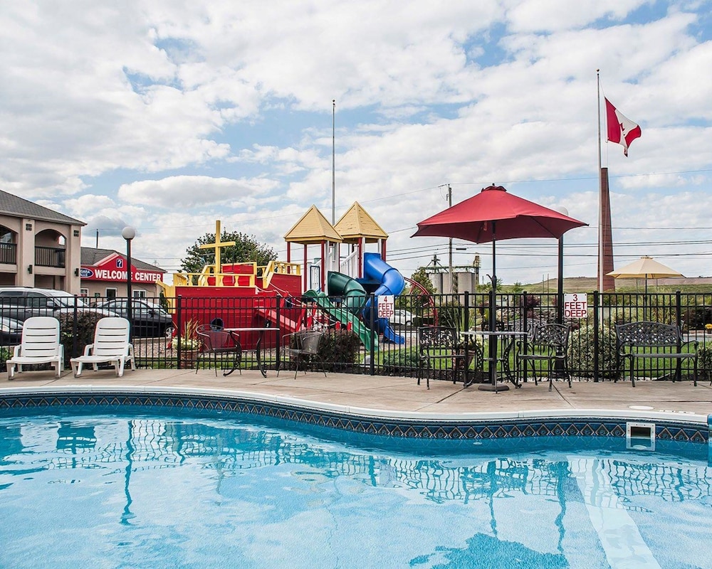 Econo Lodge At The Falls North 8/42