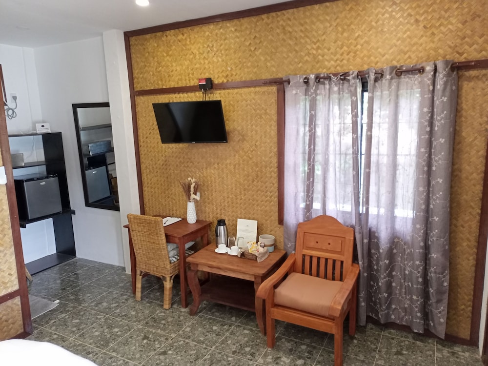 Las Cabanas Beach Resort 40/65