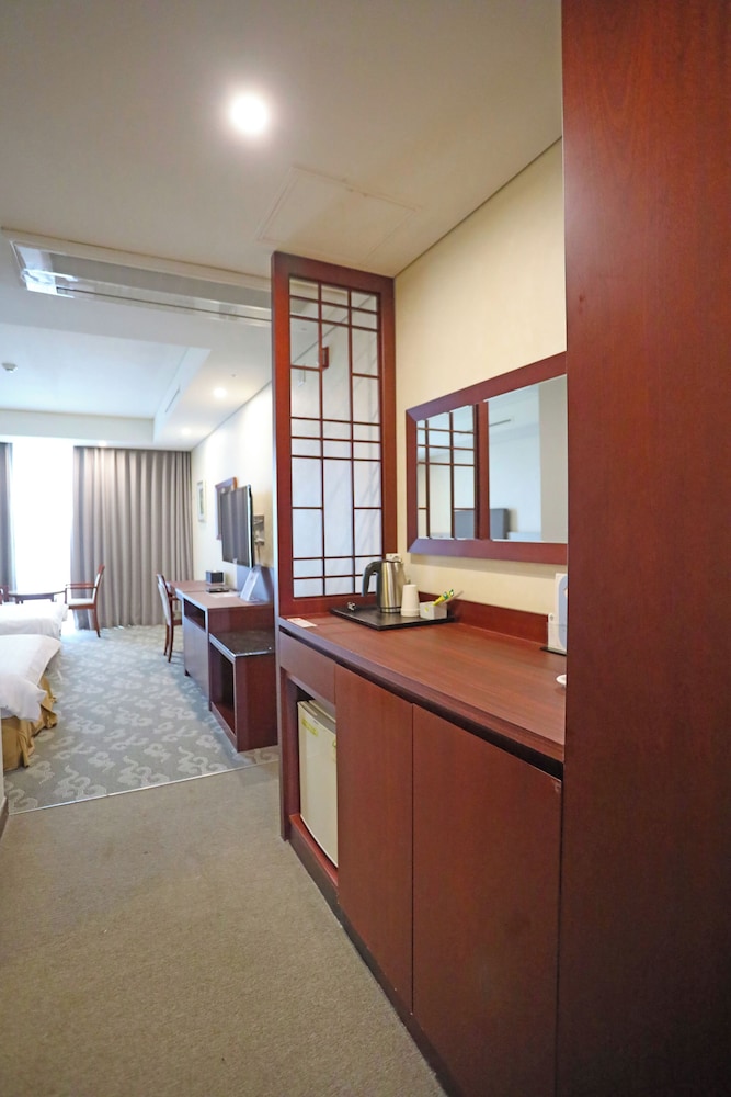 Sunshine Hotel 22/54