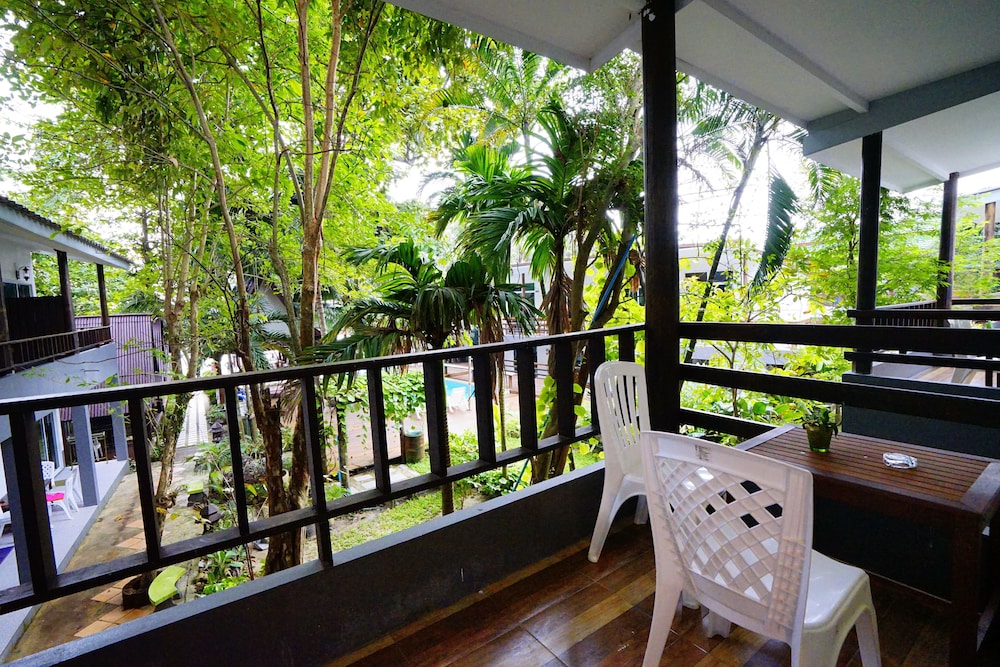 Apple Beachfront Resort 7/69