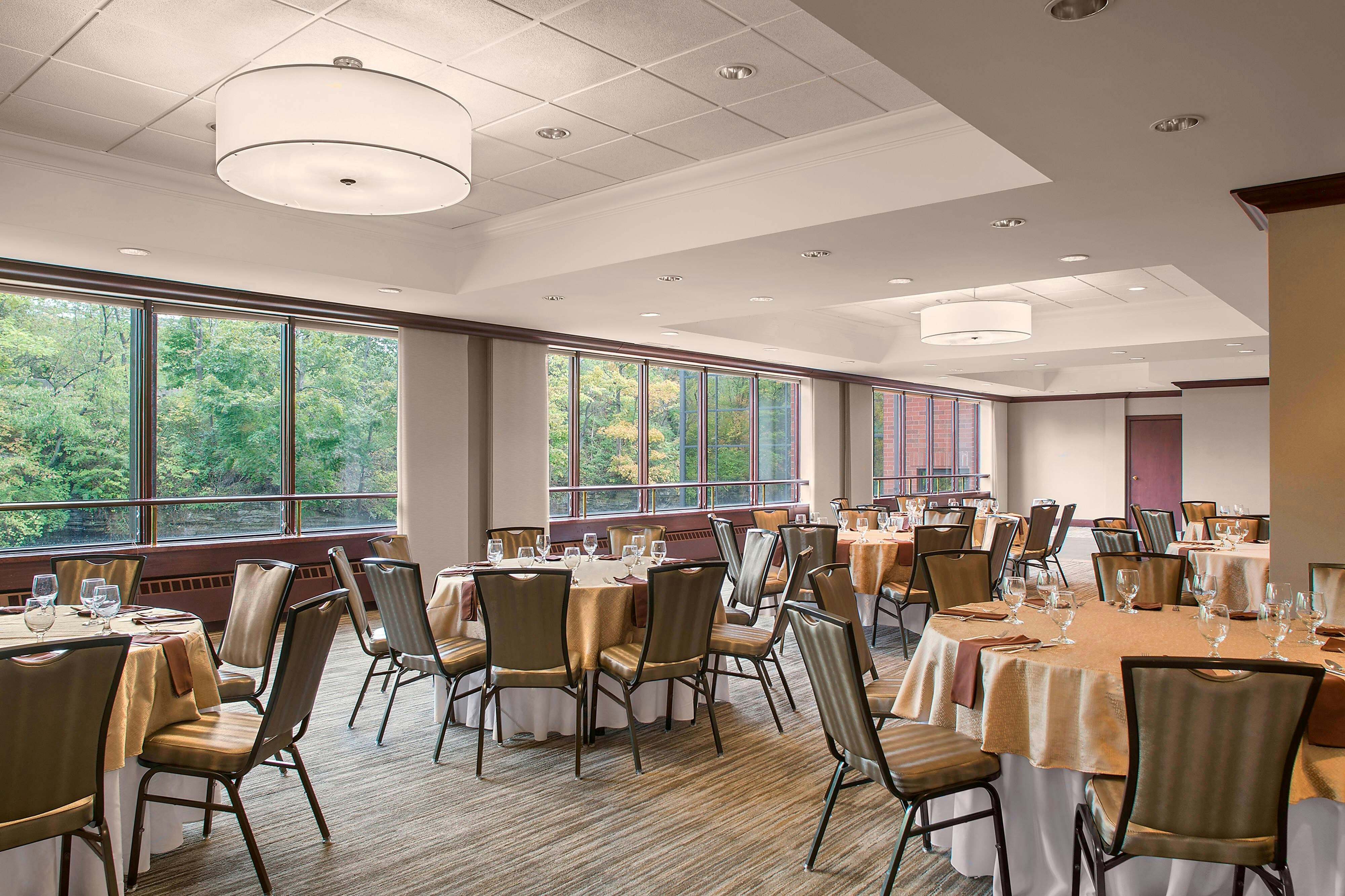 Sheraton Suites Akron Cuyahoga Falls 8/15