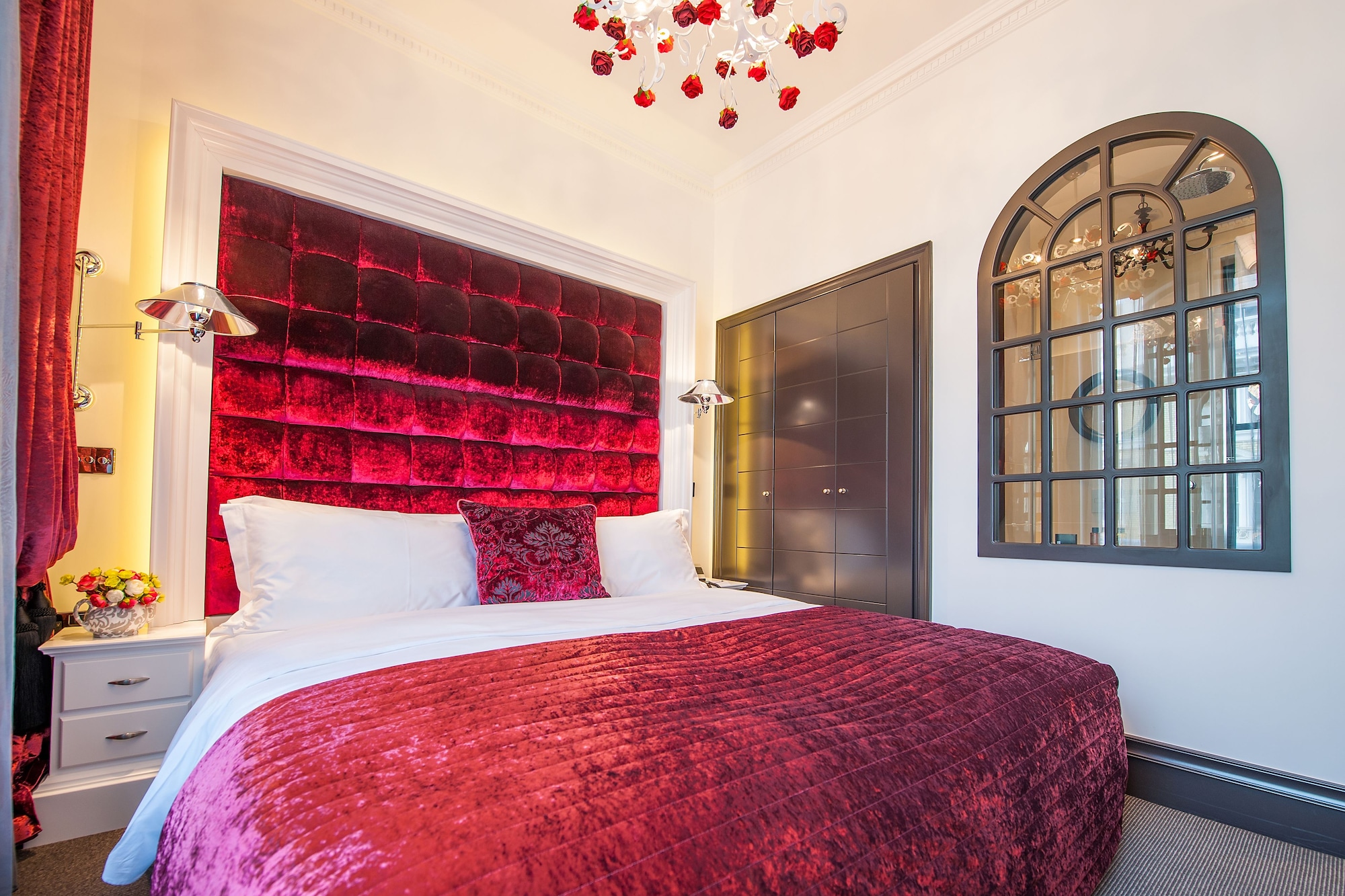 SUPERIOR, KING BED, BALCONY