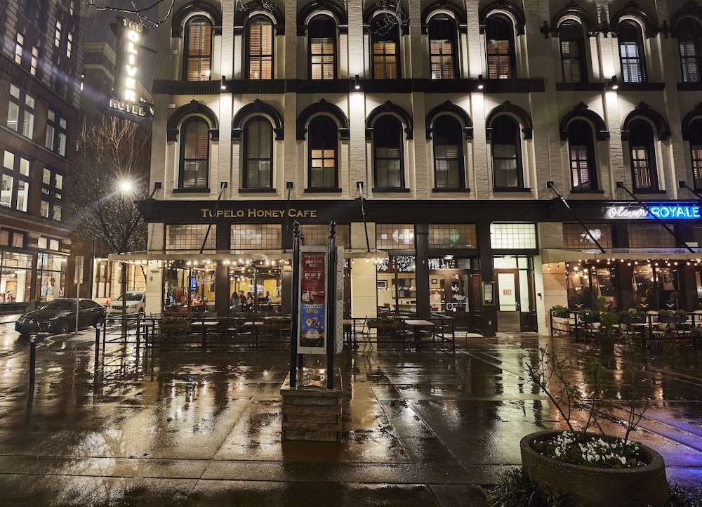 The Oliver Hotel 3/58